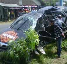 Avanza Diseruduk KA Penataran, Dua Orang Tewas