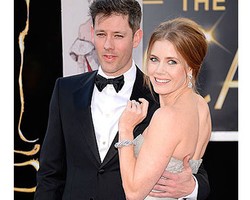 8 Pasangan yang Tebar Cinta di Red Carpet Oscar 2013
