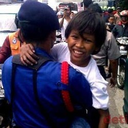 Turun Sendiri dari Tower SUTET Fitri Spiderkid Dibawa ke Kelurahan
