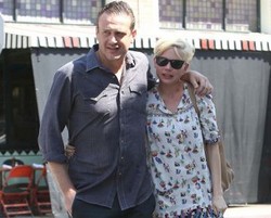 Jalinan Cinta Michelle Williams & Bintang How I Met Your Mother Kandas