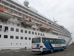 Kapal Pesiar Bintang 6 Berlabuh di Jakarta!