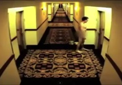 Apes! Pria Ini Telanjang dan Terkunci di Luar Kamar Hotel