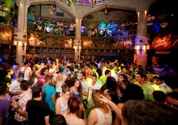 10 Destinasi Hot Mencari Wanita bagi Traveler Solo Pria