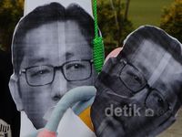 HMI Banyumas Gantung Anas di Monas