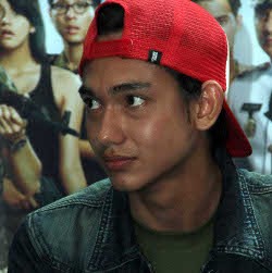 Si Ganteng Adipati Dolken Jomblo Lagi