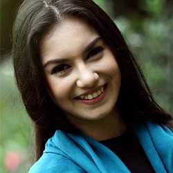 Demi Karier, Si Cantik Irish Bella Sampingkan Pendidikan