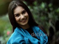 Senyuman Manis Irish Bella