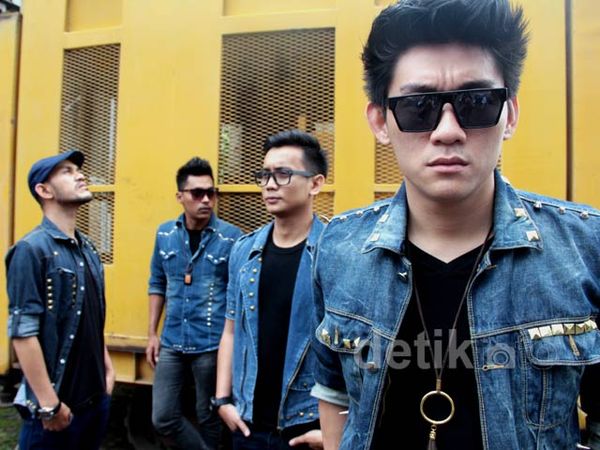 Seventeen, Band Penuh Cinta