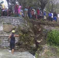 Tanggul Longsor, Makam Warga Mojokerto Terseret Arus Sungai