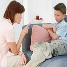 Gawat, 5 Kebiasaan Buruk Ini Tak Sengaja Diajarkan Orang Tua ke Anak