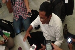 Sambil Lesehan, Dahlan Iskan Jelaskan Rencana Koordinasi 1.000 Bed RS