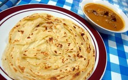 Aduh Enaknya, Roti Cane Dicocol Kari Kambing!