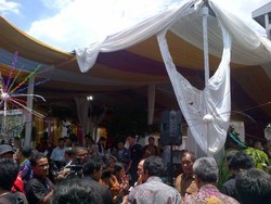  Balon Meledak Terkendali, Jokowi Lanjutkan Makan & Berfoto Ria