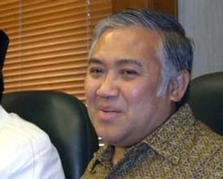 Din Syamsuddin Datang ke Mabes Polri Naik Ojek