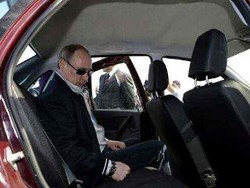 Putin Ingin Limo Kepresidenan Buatan Rusia
