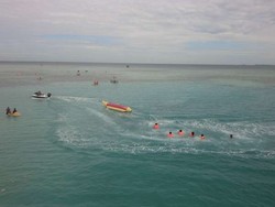 Jembatan Cinta & Main Air Sepuasnya di Pulau Tidung