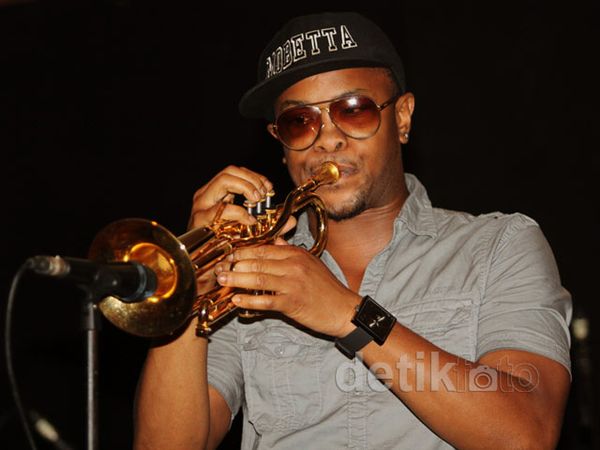 Aksi Maurice Brown di Jumpa Pers Java Jazz 2013