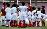 Robert Pires Latih SSB Arsenal