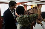 Dapat Batik, Robert Pires Senang