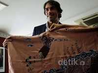 Dapat Batik, Robert Pires Senang