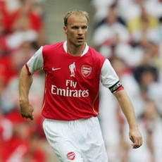 Arsenal Akan Buat Patung Dennis Bergkamp