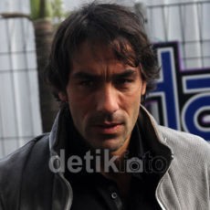 Pires: Arsenal Harus Tetap Percaya Pada Wenger