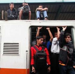 Buntut Bentrok di Stasiun Depok Lama, PT KAI Cari Cara Baru Halau Atapers