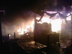 Ratusan Kios di Pasar Genuk Semarang Ludes Dilalap Api