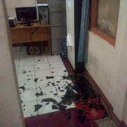 Ini Kantor Sinyal yang Rusak Akibat Bentrokan di Stasiun Depok Lama