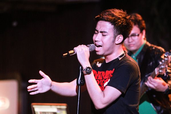 Konser Vidi Aldiano di Rolling Stone Cafe
