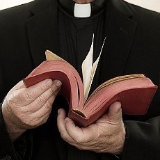 Ups! Gambar Wanita Telanjang Tiba-tiba Muncul Saat Khotbah di Gereja