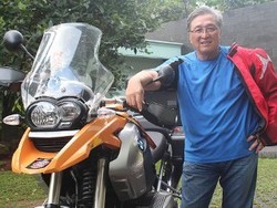 Alexander akan Terus Keliling Dunia Naik Motor Hingga 2015