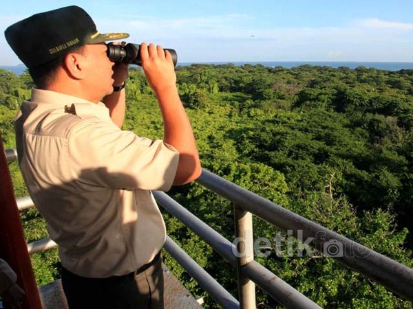 Menhut Tinjau Surganya Burung di Jakarta