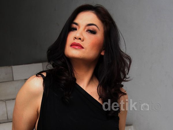 Aih, Seksinya Cornelia Agatha