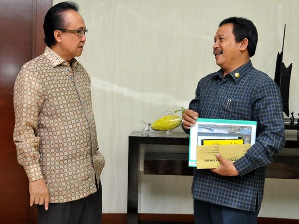 Sharif C Sutardjo Terima Bupati Batubara