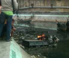 Tossa Penabrak Pelajar Hingga Tewas Dibakar Warga