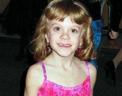 Gadis Cilik Ini Harus Minum 33 Pil Tiap Hari karena Tidak Bisa Berkeringat