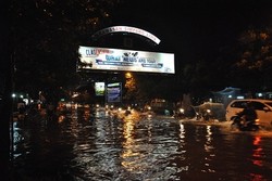 Tiga Pompa Sedot Genangan Air di Simpang Lima Semarang