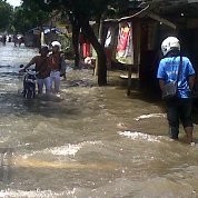 Stasiun Tawang dan Masjid Agung Jateng Terkepung Banjir 