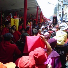 Kirab Budaya Cap Go Meh di Bandung, Warga Tumplek di Jalan Cibadak