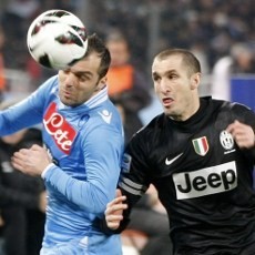 Ketat, Napoli-Juventus Berakhir 1-1