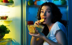 Makan Banyak Karena Stress? Kenali Penyebabnya!