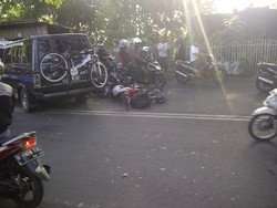 Toyota Kijang Vs 2 Pemotor di Simpangan Depok, 1 Orang Tewas