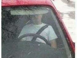 Menipu Polisi dengan Baju Motif Sabuk Pengaman