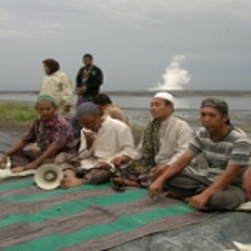 Berharap Ganti Rugi Segera Dilunasi, Warga Korban Lumpur Gelar Istighosah