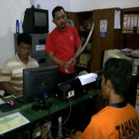 Hamdani Lampiaskan Kemarahan Tusuk Leher Imam Dengan Pedang