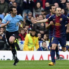 Barca Tak Diberi Penalti, Pique: Wasit Harus Minta Maaf