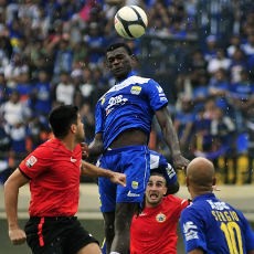 Van Dijk Dua Gol, Persib Tundukkan 10 Pemain Persija 3-1