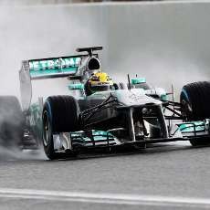 Hamilton Kini Yakin Mercedes Bisa Menangi Balapan