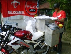 Yamaha: Tukang Bubur Naik V-Ixion, Gaya dan Usaha